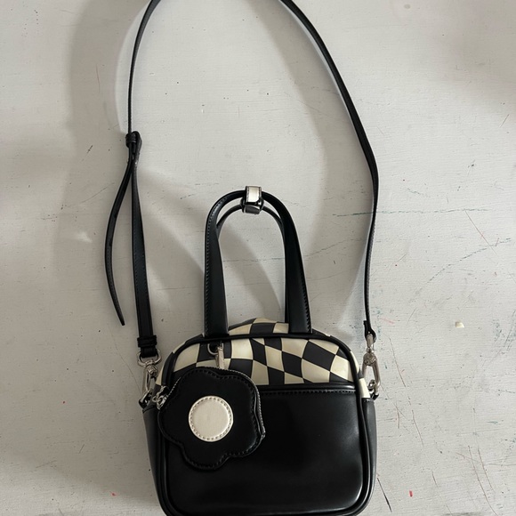 CHARLES & KEITH black and white box shaped purse - Picture 2 of 15